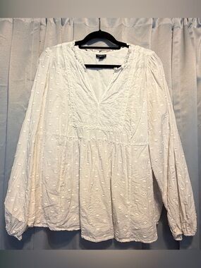 torrid White Textured Swiss Dot Peasant Tunic